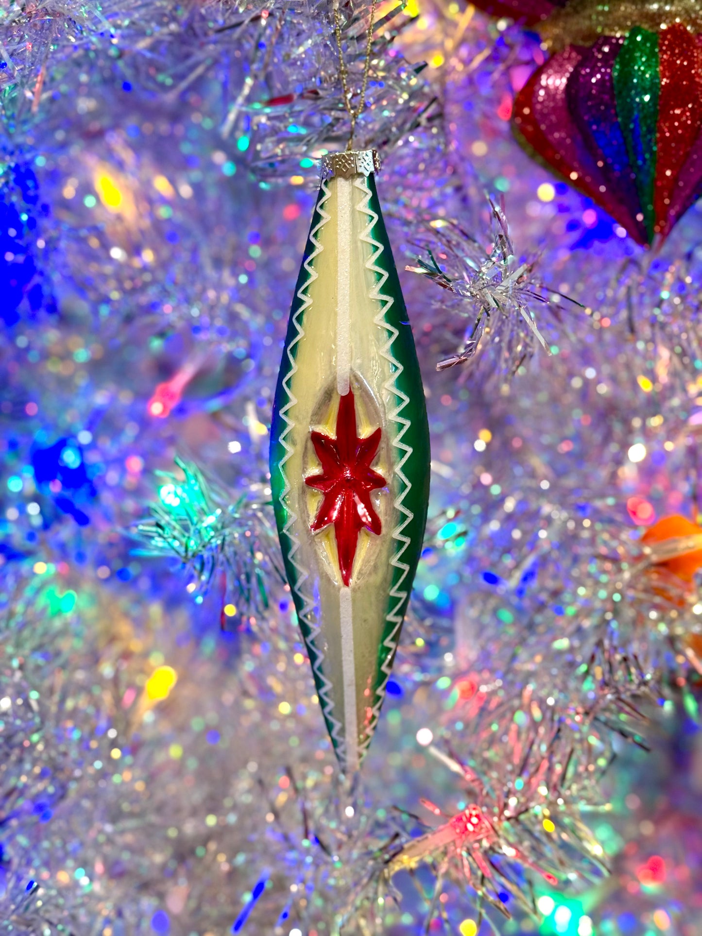 VINTAGE GREEN TEARDROP WITH STAR GLASS ORNAMENT 7.25INCH 4220034