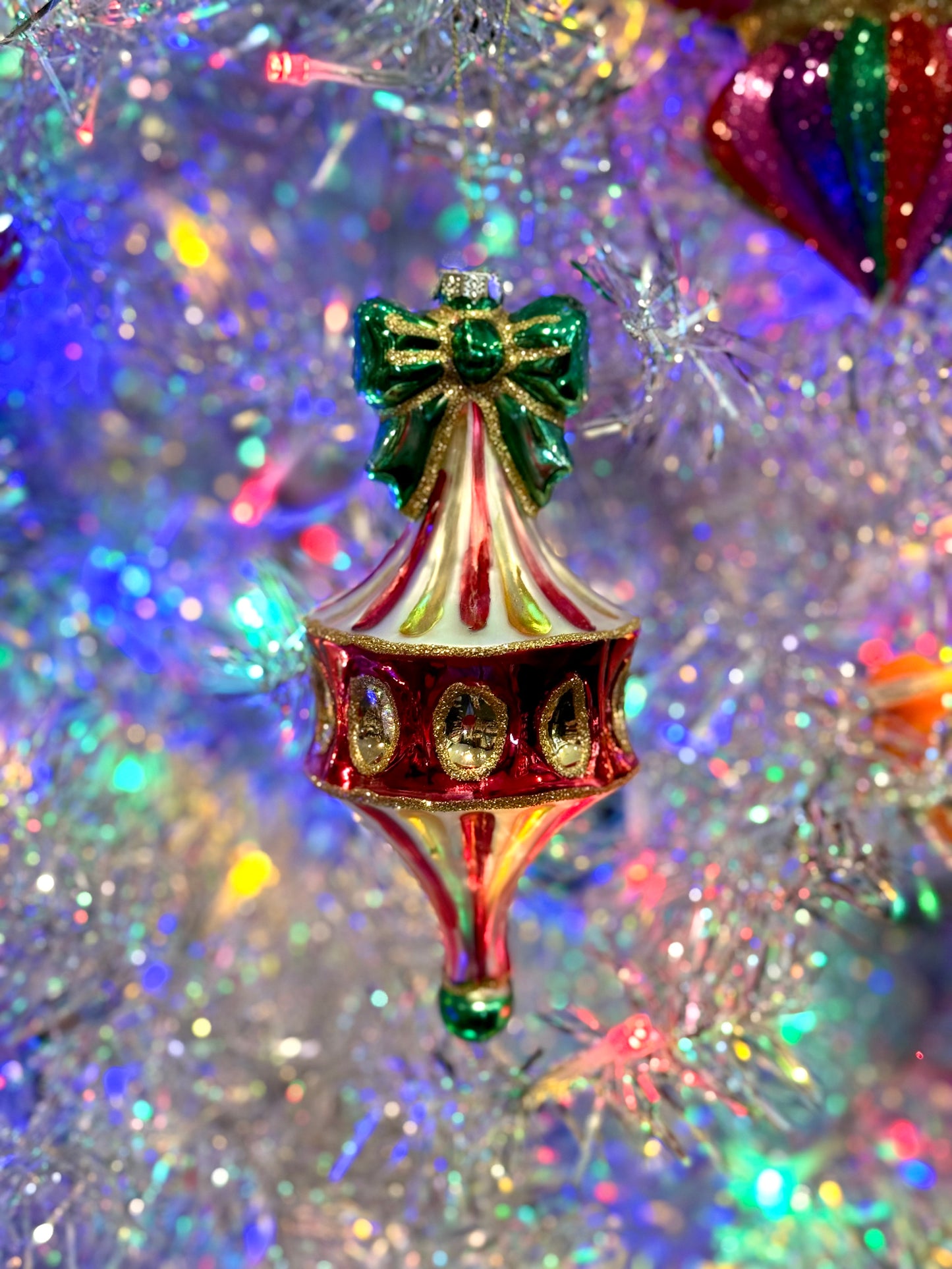 RED GREEN FAIRGROUND FINIAL ORNAMENT 4524846