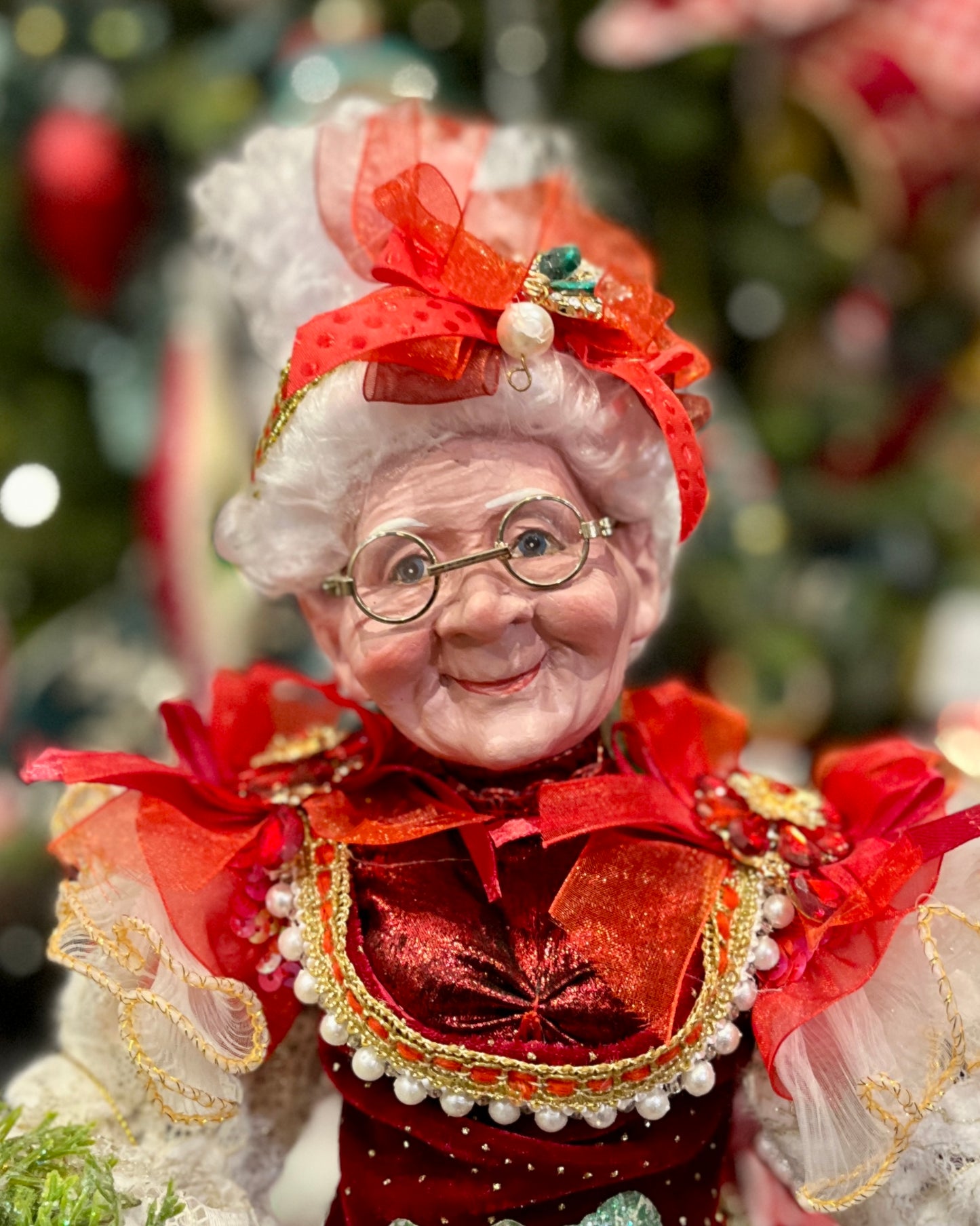MARK ROBERTS 23 INCH CHRISTMAS PARTY MRS CLAUS 51-44992
