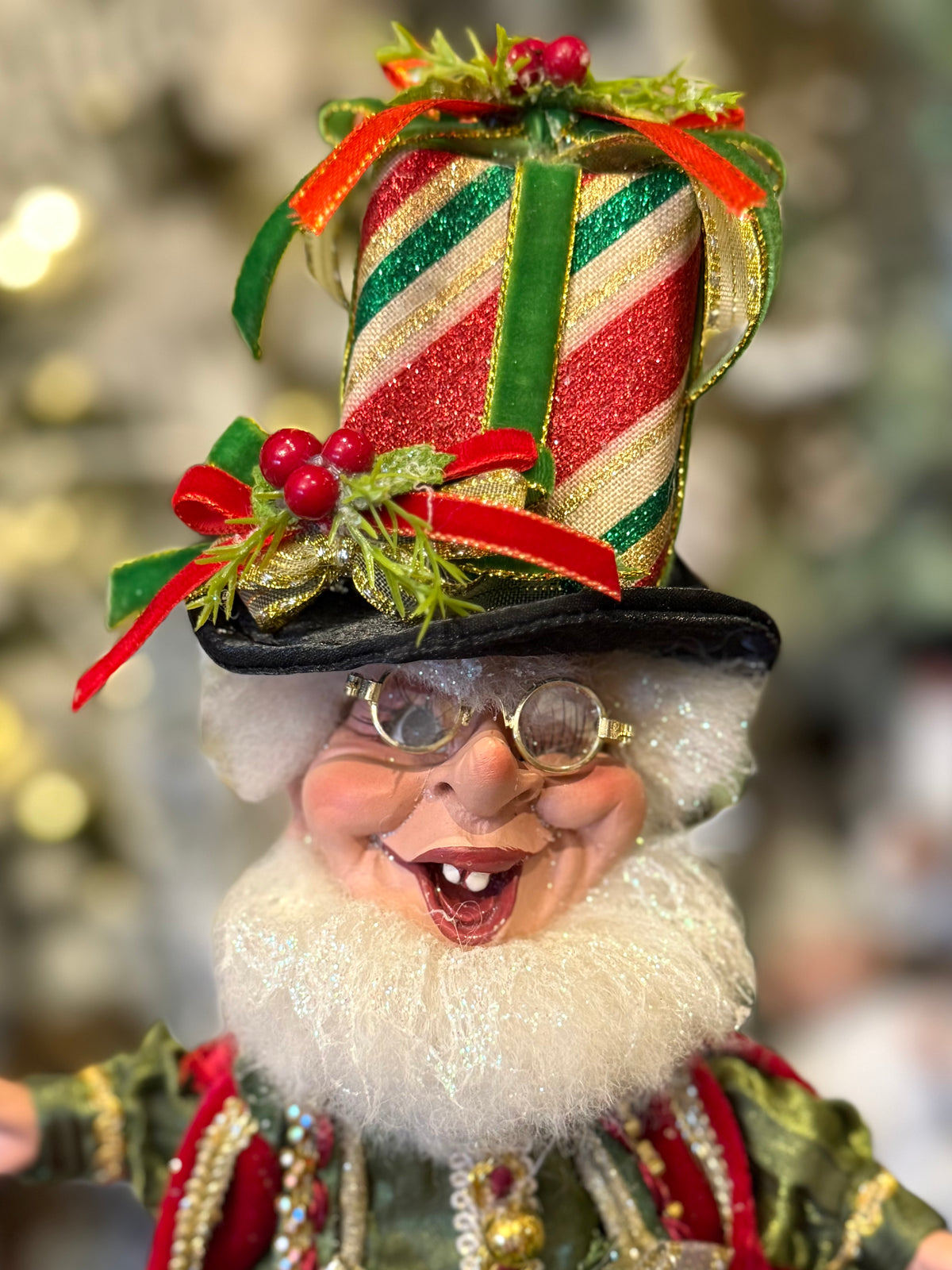 MARK ROBERTS - SMALL CHRISTMAS PRESENT ELF 51-64060