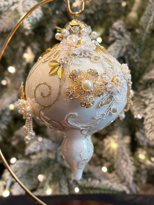MARK ROBERTS - White Kings Jewel Extra Fancy Finial Ornament 36-61512