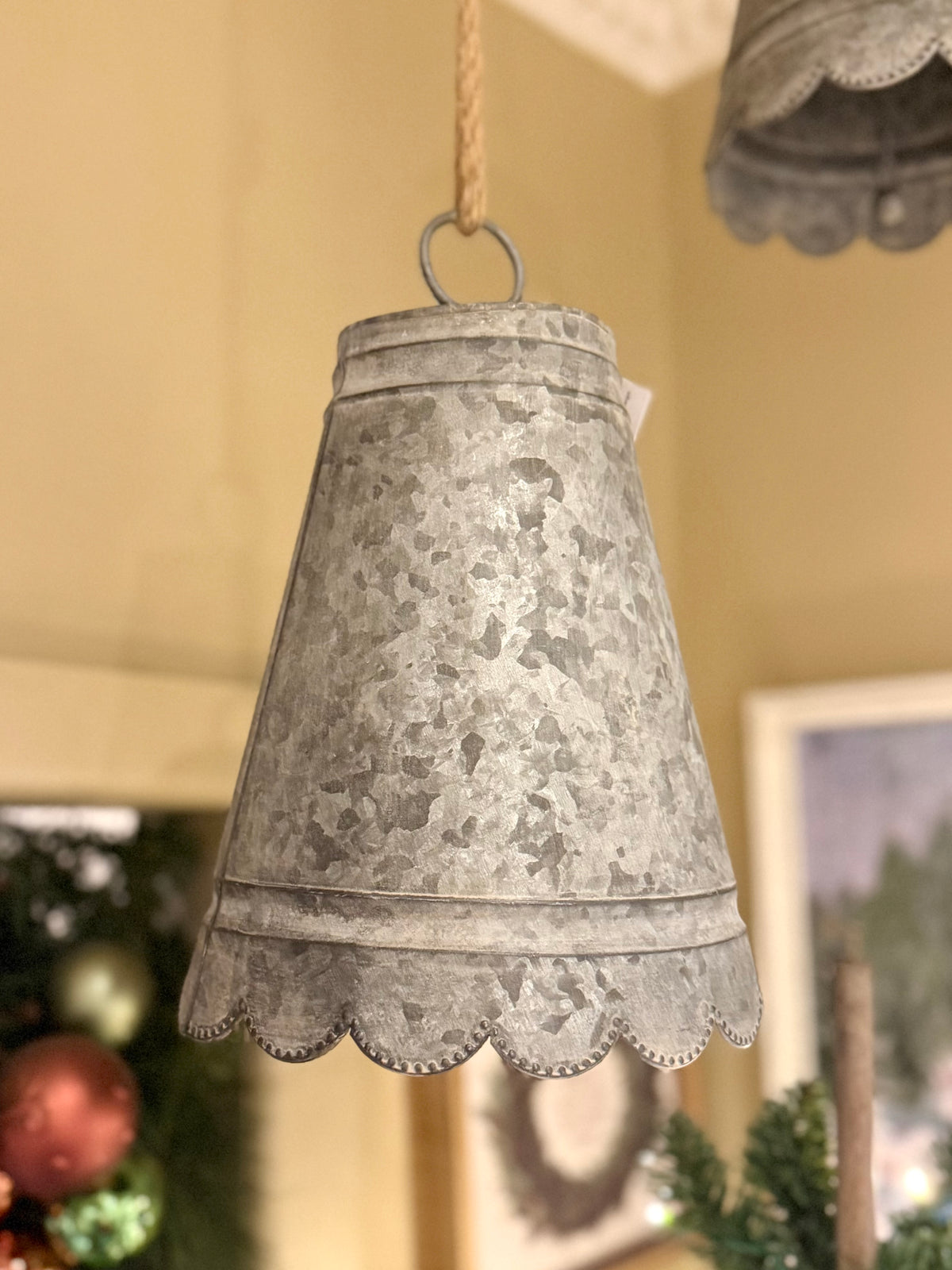 Anvers Scalloped Zinc Bell Large PPX261654