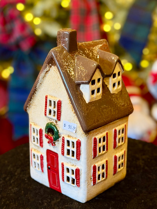 STONEWARE VILLAGE TEALIGHT HOUSE - Nordgard Tall Villa with Bow Wreath YA0105
