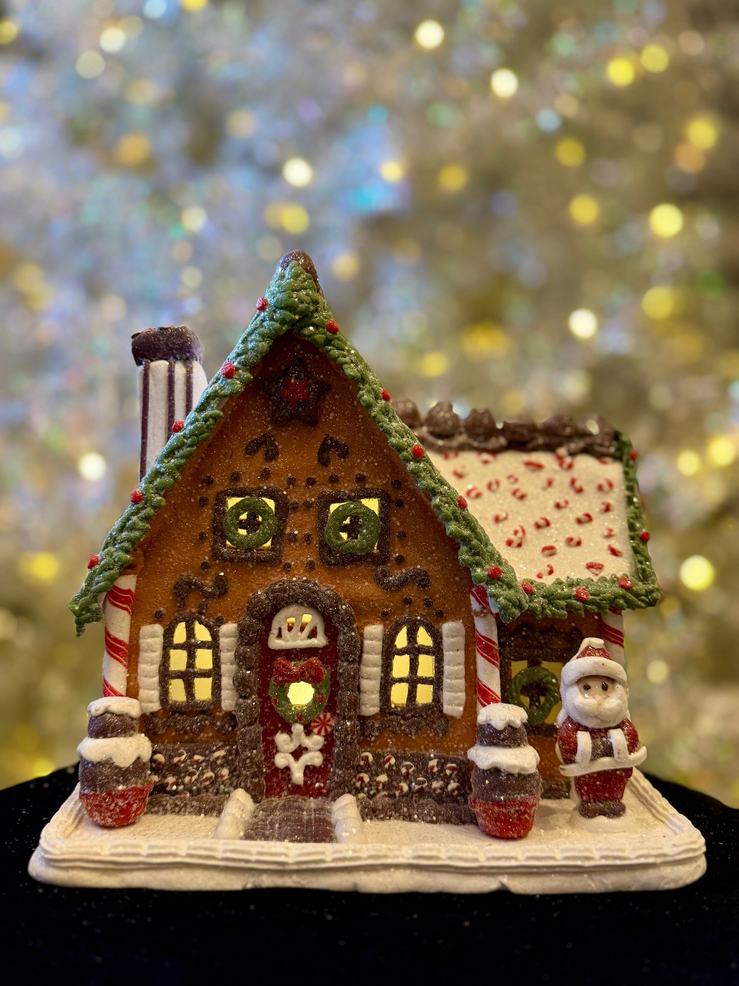 CHOCOLATE GINGERBREAD HOUSE WITH SANTA 4516665