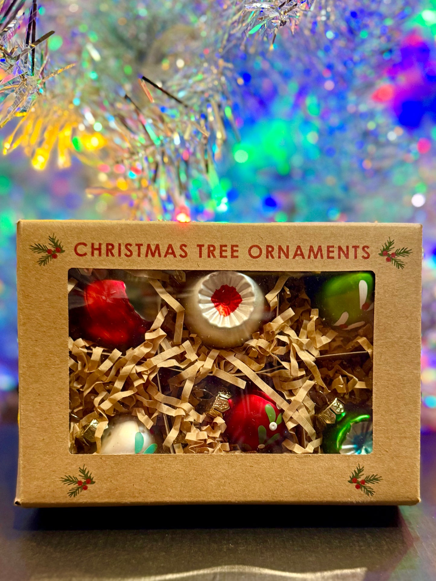 BOX OF 6 VINTAGE STYLE 1 INCH ORNAMENTS 4519168