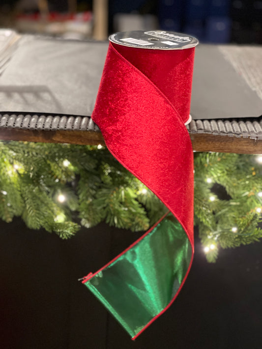 RED VELVET WITH GREEN UNDERLAY & WIRE EDGE X443545