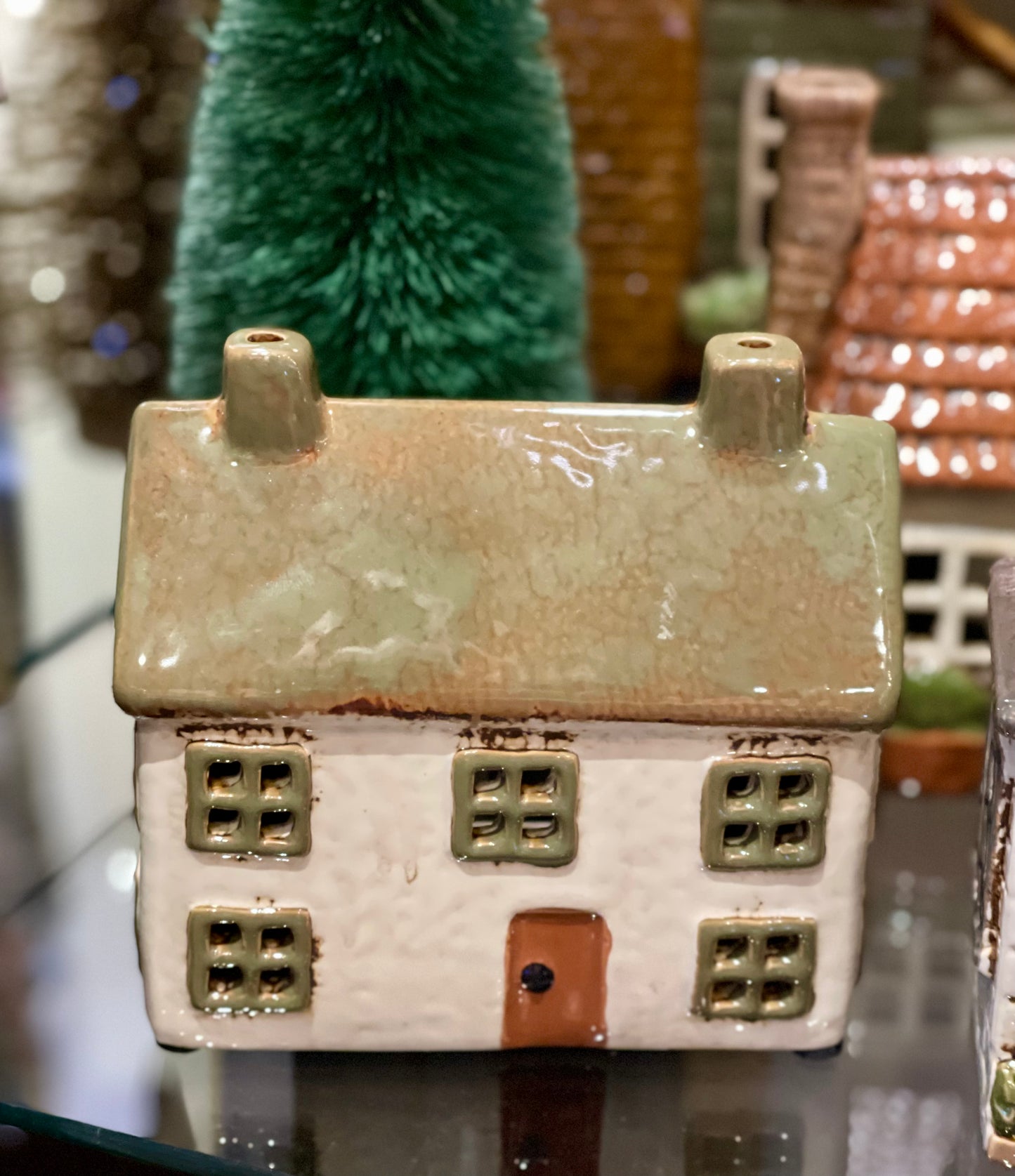 STONEWARE TEALIGHT HOUSE - COTSWOLD CREAM COTTAGE WITH GREEN ROOF YA0095