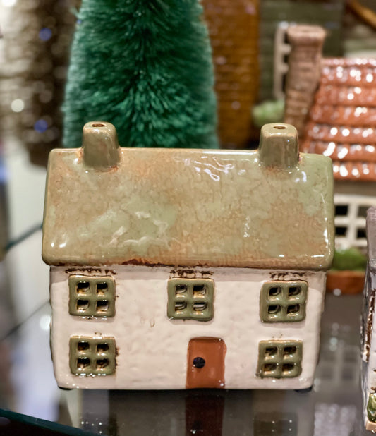 STONEWARE TEALIGHT HOUSE - COTSWOLD CREAM COTTAGE WITH GREEN ROOF YA0095