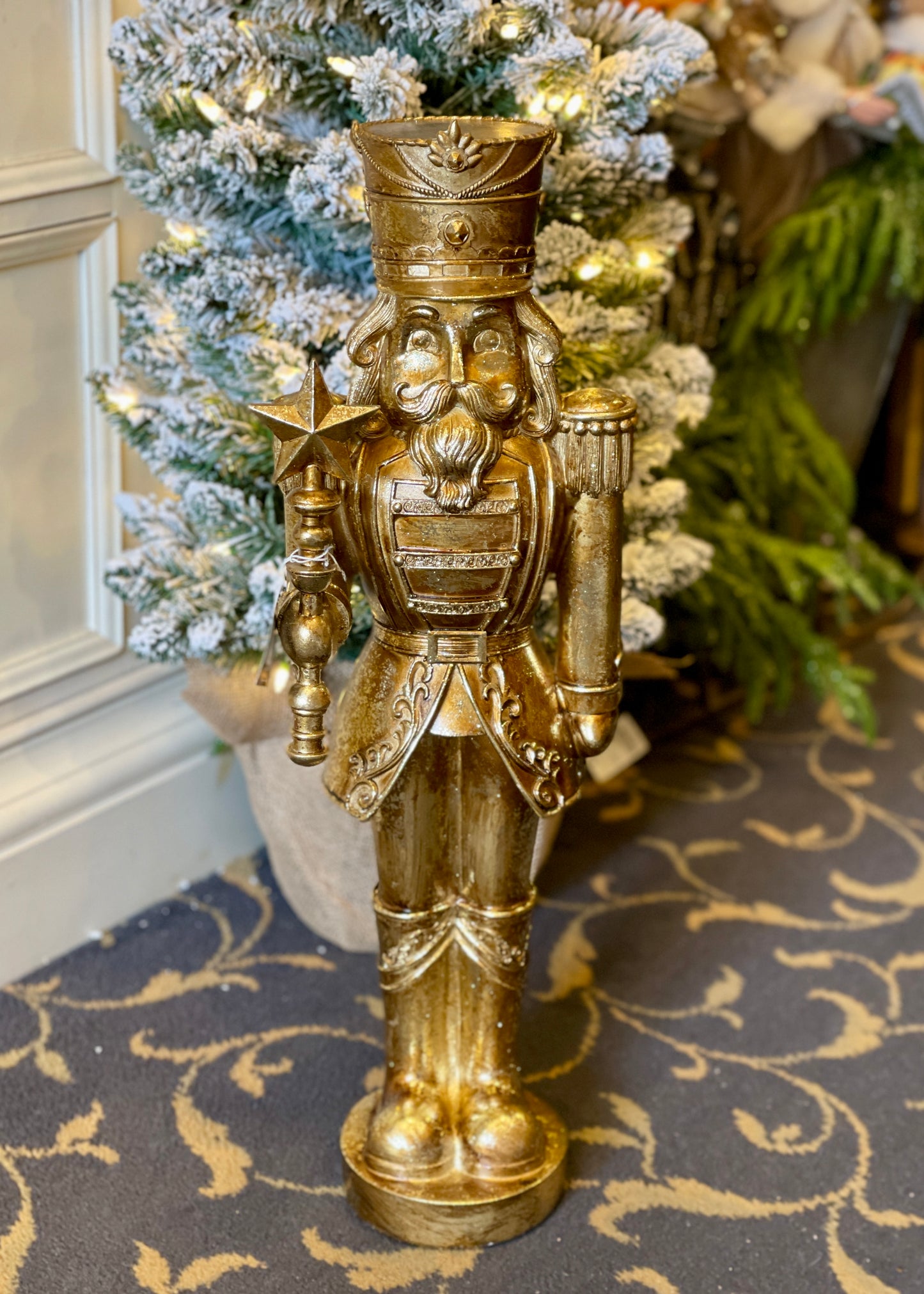 GOLD NUTCRACKER WITH STAR RKH012