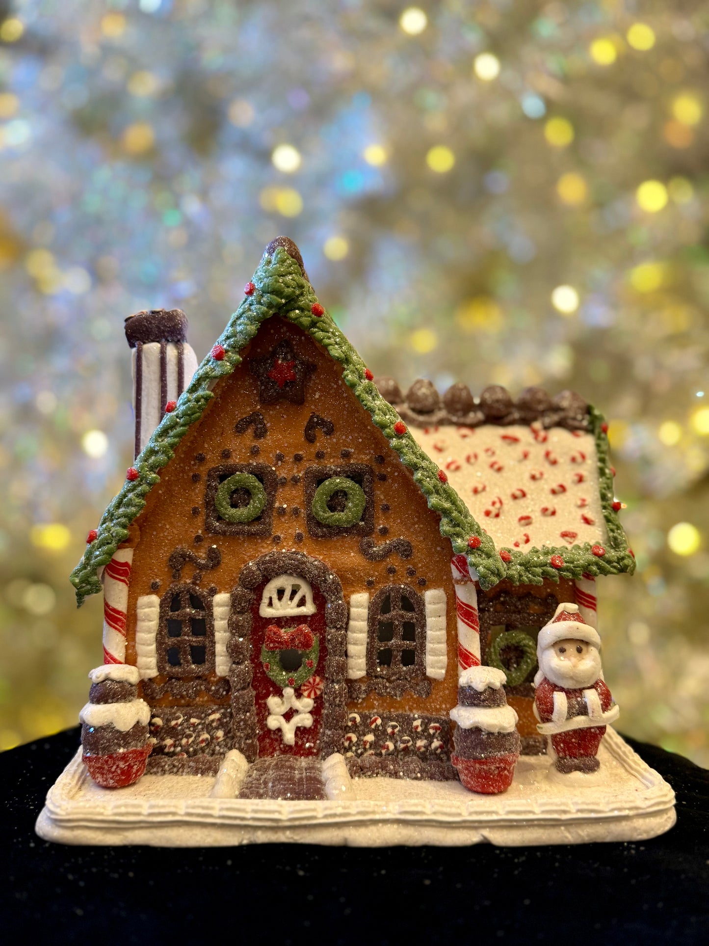 CHOCOLATE GINGERBREAD HOUSE WITH SANTA 4516665
