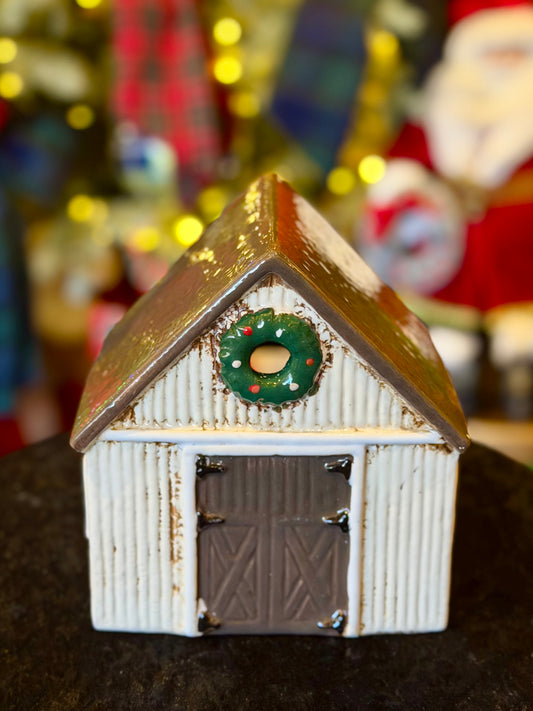STONEWARE VILLAGE TEALIGHT HOUSE - Nordgard Stable with Wreath YA0098