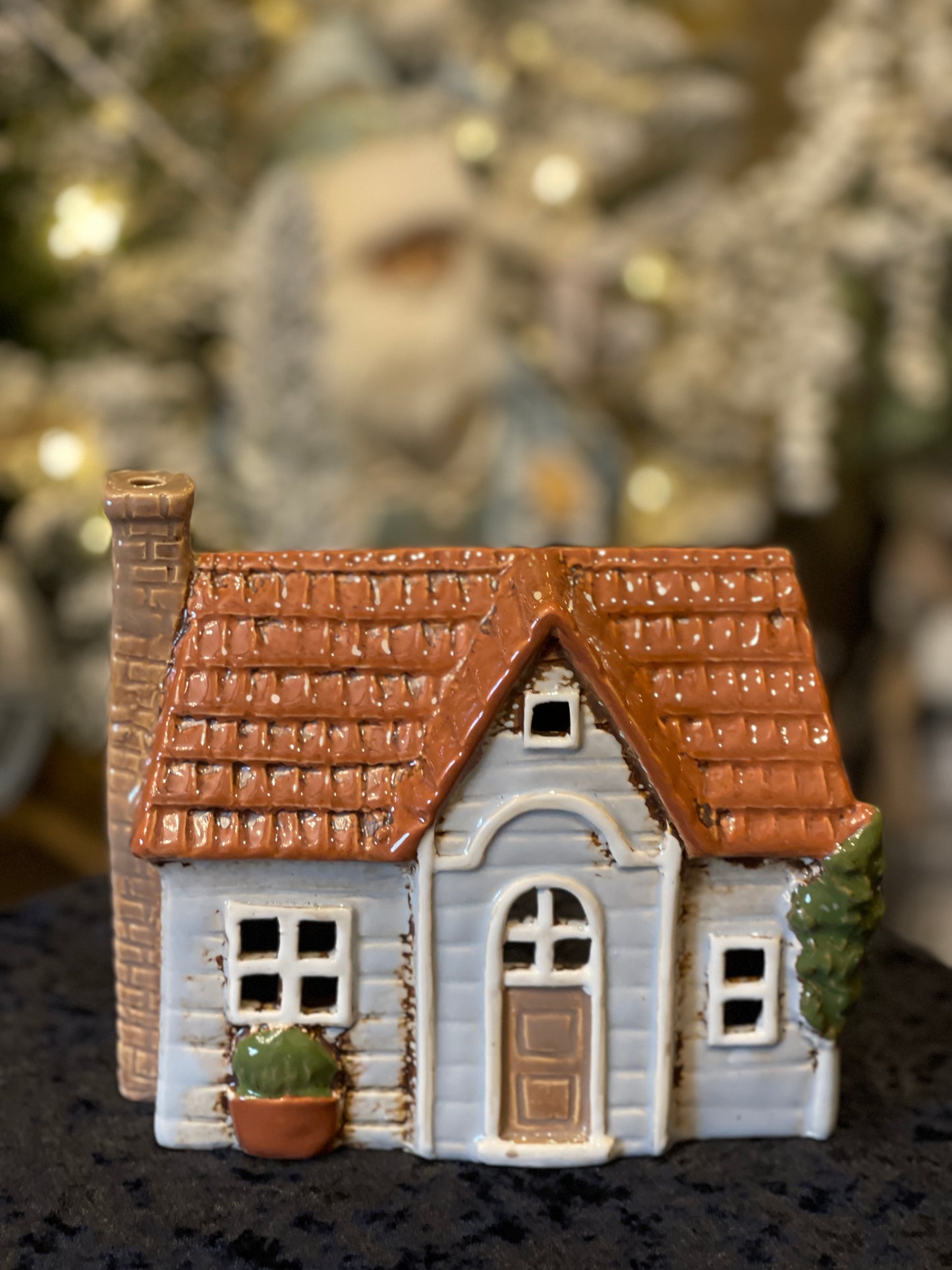 STONEWARE VILLAGE TEALIGHT HOUSE - ARCHED DOOR TILED HOUSE LH095