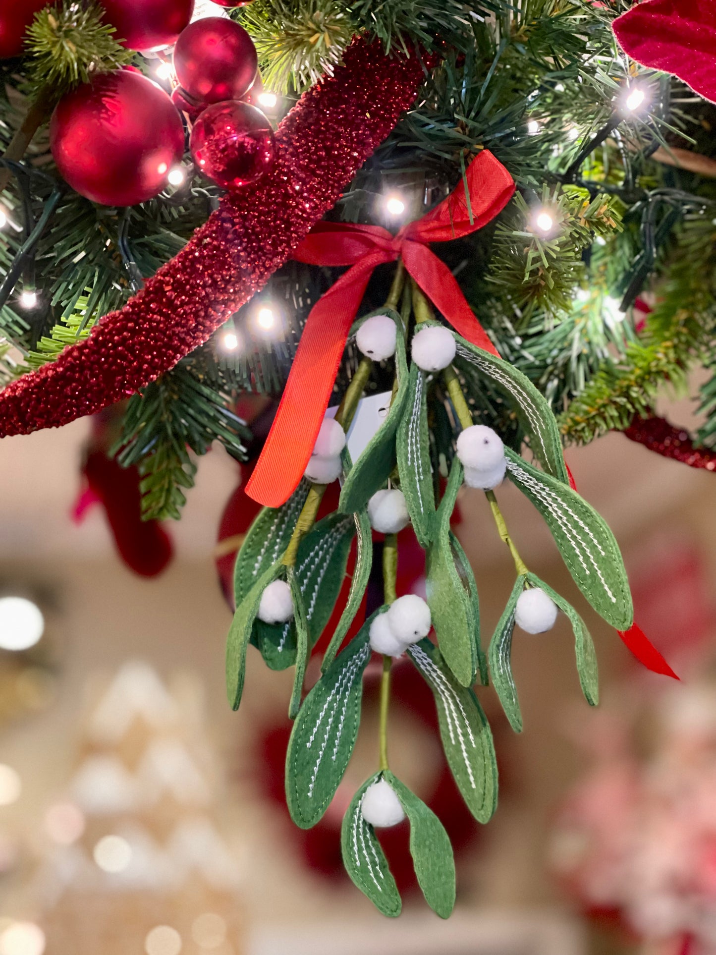 CLIP ON OR HANGING FELT MISTLETOE 6 INCH 4502263