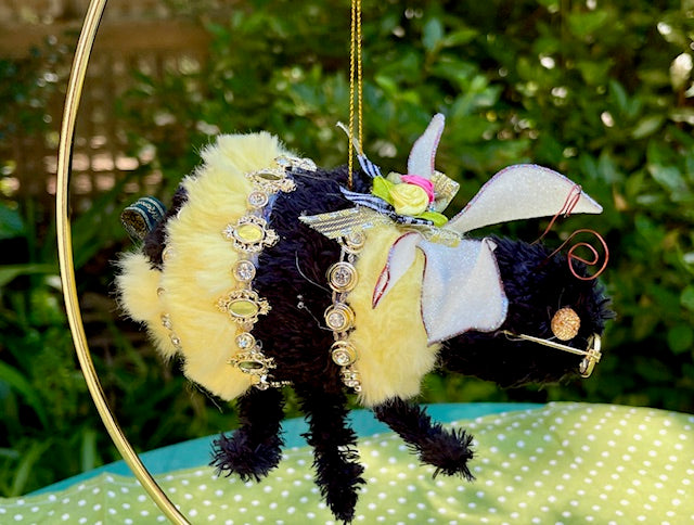 MARK ROBERTS 6 INCH BUMBLE BEE LARGE HANGING 51-23310