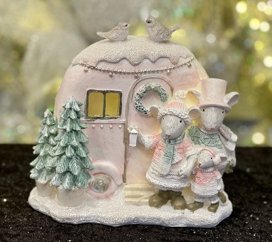 PASTEL MICE FAMILY WITH CAMPER XMIC01A