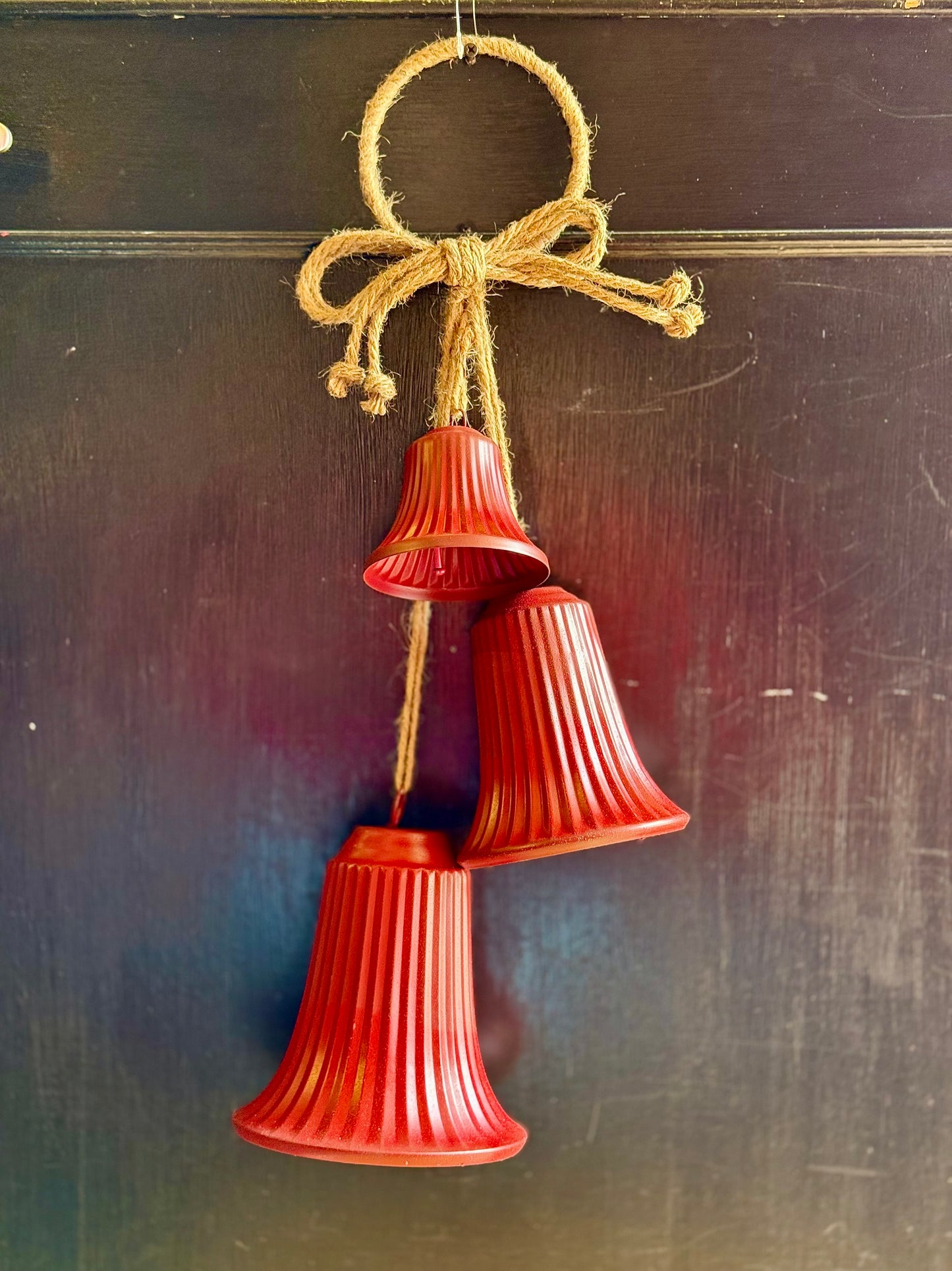 RED METAL 3 BELL DOOR HANGER 4297939